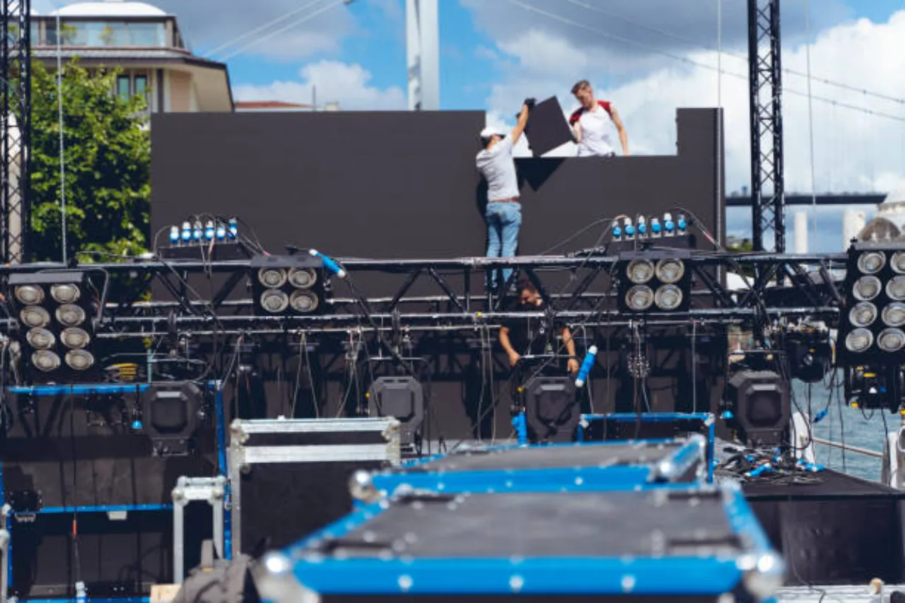 stage-move